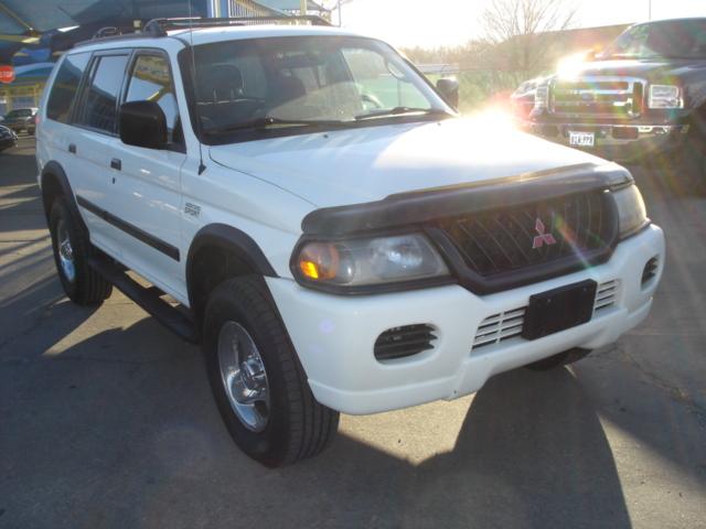 2000 Mitsubishi Montero Sport XLS