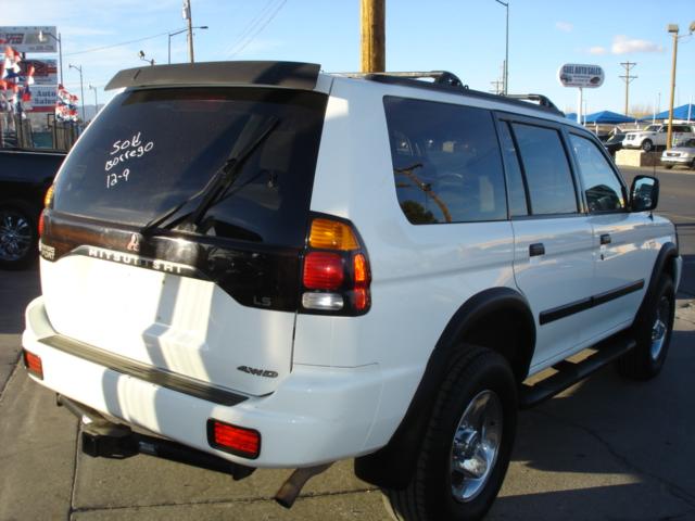 2000 Mitsubishi Montero Sport XLS