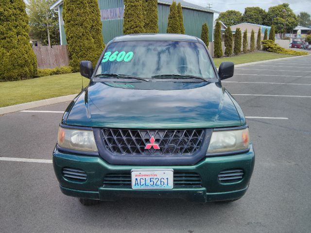 2000 Mitsubishi Montero Sport Megacab SLT, Hemi, Nerf Bars