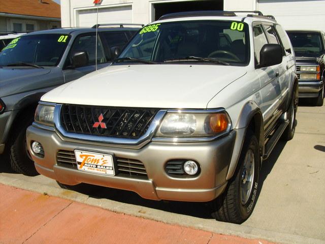 2000 Mitsubishi Montero Sport XLS