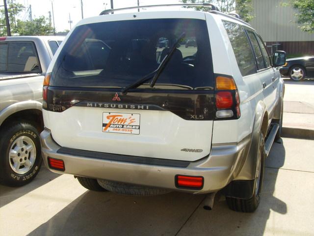 2000 Mitsubishi Montero Sport XLS