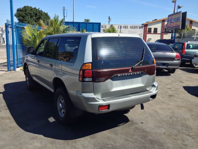 2000 Mitsubishi Montero Sport Megacab SLT, Hemi, Nerf Bars