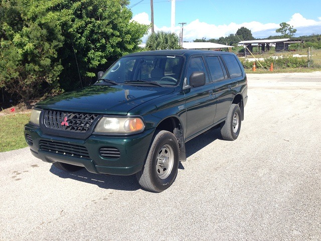 2000 Mitsubishi Montero Sport Megacab SLT, Hemi, Nerf Bars