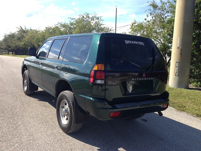 2000 Mitsubishi Montero Sport Megacab SLT, Hemi, Nerf Bars