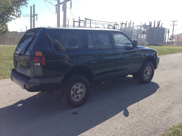 2000 Mitsubishi Montero Sport Megacab SLT, Hemi, Nerf Bars