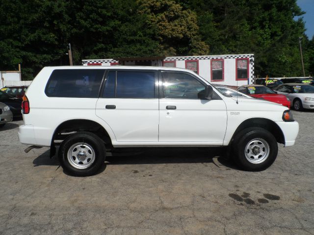 2000 Mitsubishi Montero Sport Megacab SLT, Hemi, Nerf Bars