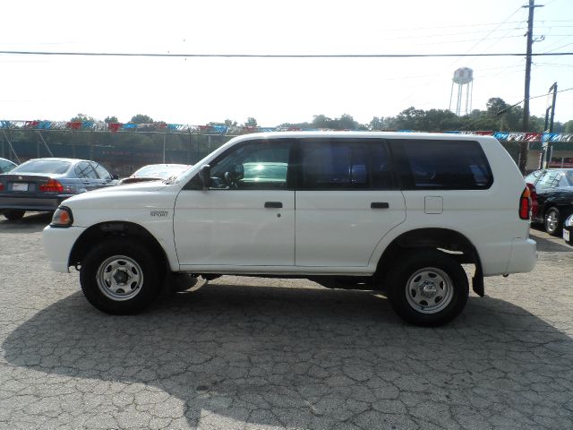 2000 Mitsubishi Montero Sport Megacab SLT, Hemi, Nerf Bars