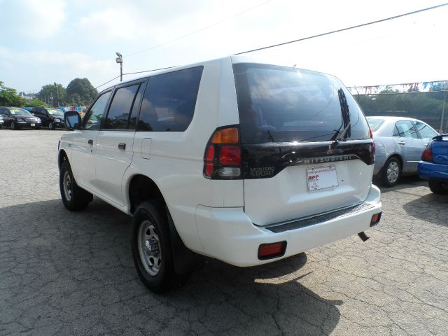 2000 Mitsubishi Montero Sport Megacab SLT, Hemi, Nerf Bars