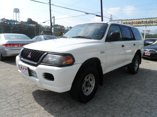 2000 Mitsubishi Montero Sport Megacab SLT, Hemi, Nerf Bars