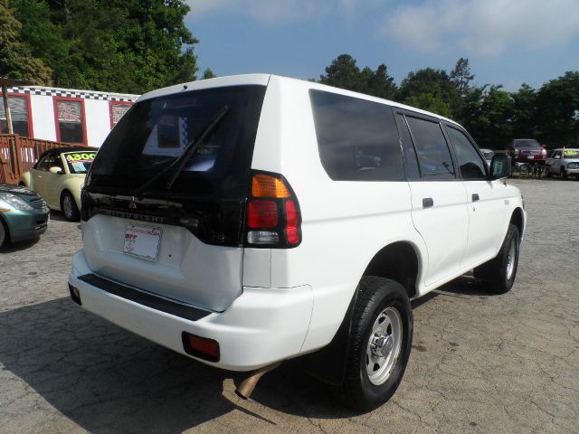 2000 Mitsubishi Montero Sport Megacab SLT, Hemi, Nerf Bars