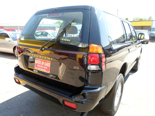 2001 Mitsubishi Montero Sport Megacab SLT, Hemi, Nerf Bars