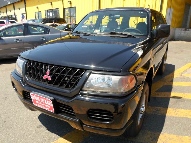 2001 Mitsubishi Montero Sport Megacab SLT, Hemi, Nerf Bars