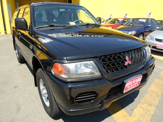 2001 Mitsubishi Montero Sport Megacab SLT, Hemi, Nerf Bars