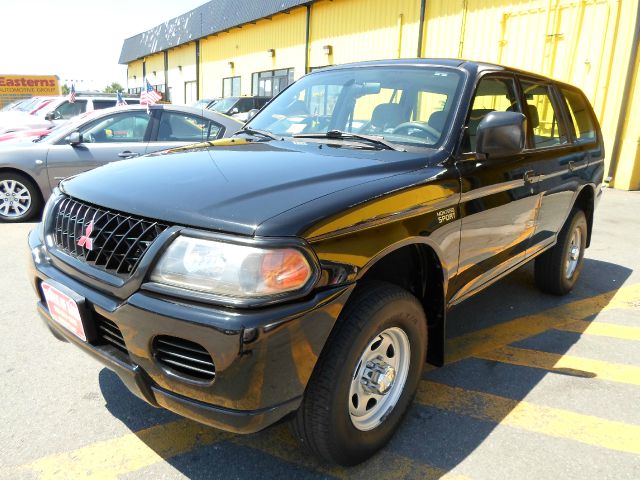 2001 Mitsubishi Montero Sport Megacab SLT, Hemi, Nerf Bars