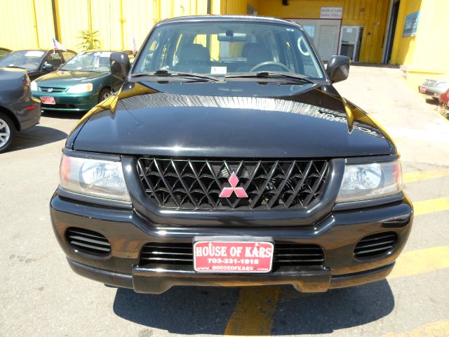 2001 Mitsubishi Montero Sport Megacab SLT, Hemi, Nerf Bars