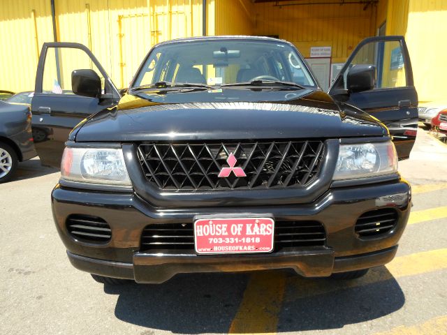 2001 Mitsubishi Montero Sport Megacab SLT, Hemi, Nerf Bars