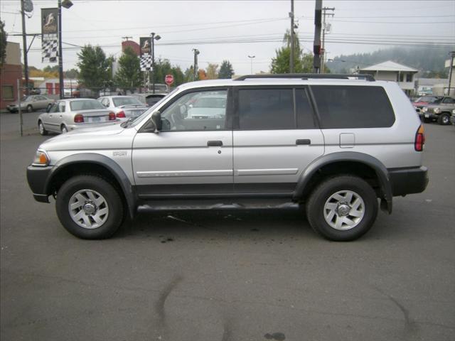 2002 Mitsubishi Montero Sport XLS