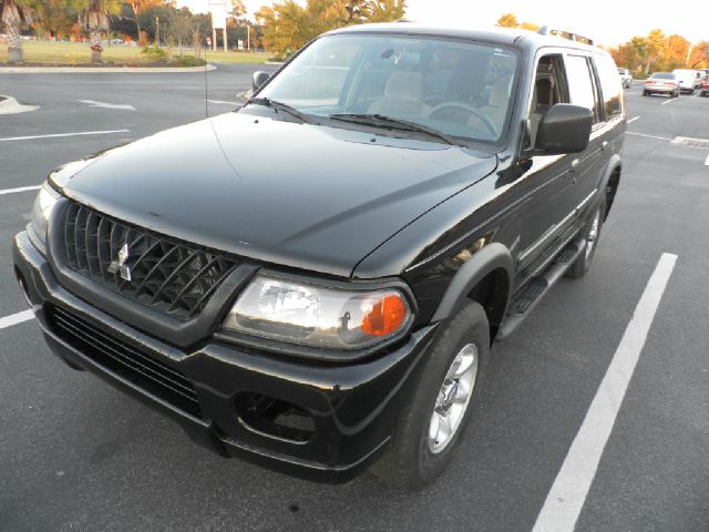 2002 Mitsubishi Montero Sport Megacab SLT, Hemi, Nerf Bars