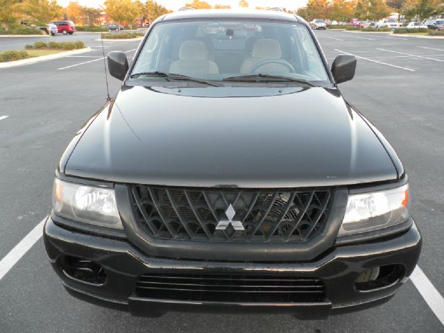 2002 Mitsubishi Montero Sport Megacab SLT, Hemi, Nerf Bars