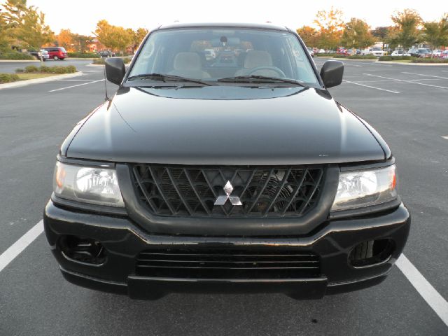 2002 Mitsubishi Montero Sport Megacab SLT, Hemi, Nerf Bars