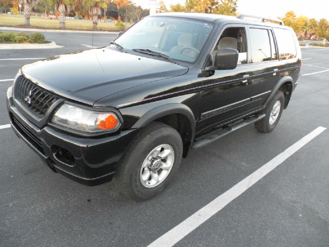 2002 Mitsubishi Montero Sport Megacab SLT, Hemi, Nerf Bars