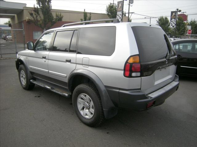 2002 Mitsubishi Montero Sport XLS