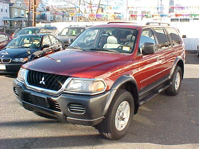 2002 Mitsubishi Montero Sport XLS