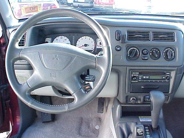 2002 Mitsubishi Montero Sport XLS