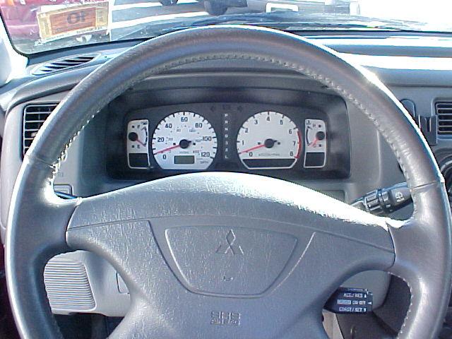 2002 Mitsubishi Montero Sport XLS