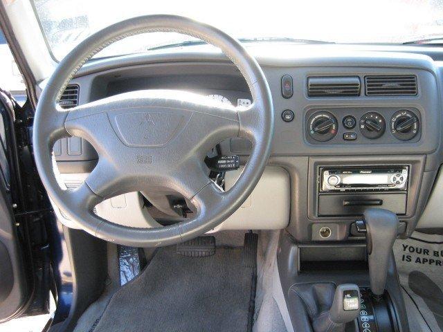 2002 Mitsubishi Montero Sport XLS