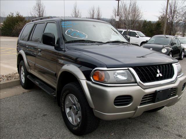 2002 Mitsubishi Montero Sport XLS