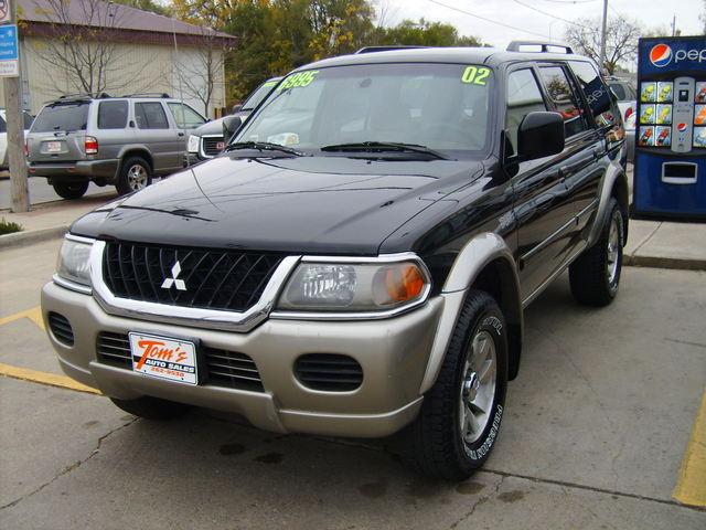 2002 Mitsubishi Montero Sport XLS