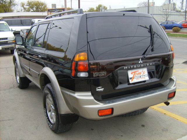 2002 Mitsubishi Montero Sport XLS