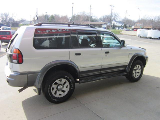 2003 Mitsubishi Montero Sport XLS