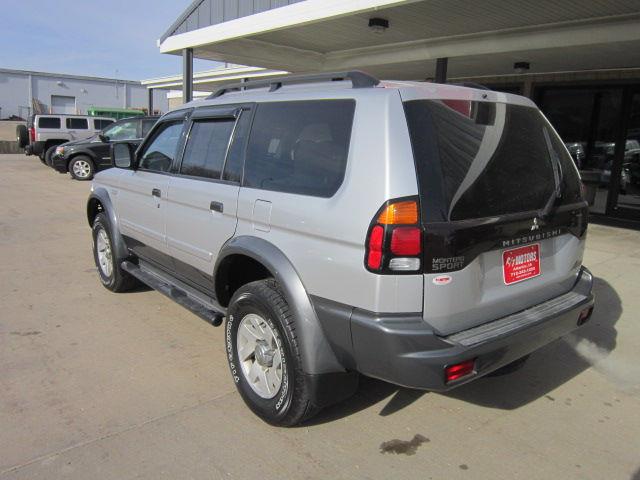 2003 Mitsubishi Montero Sport XLS