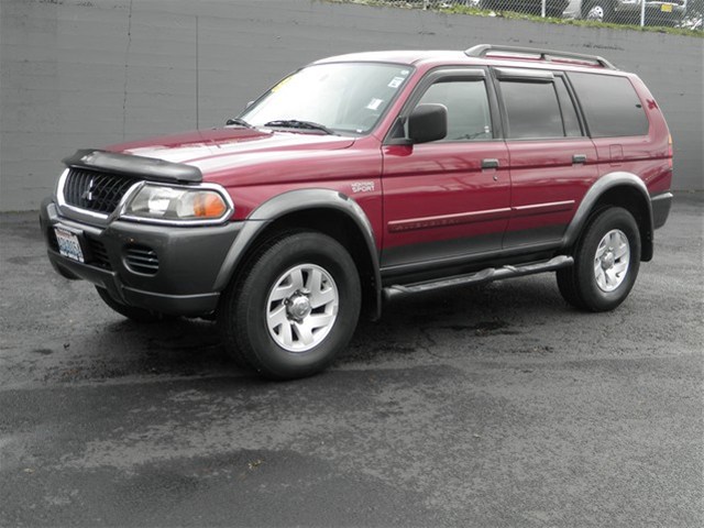 2003 Mitsubishi Montero Sport XLS