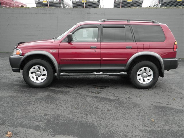 2003 Mitsubishi Montero Sport XLS