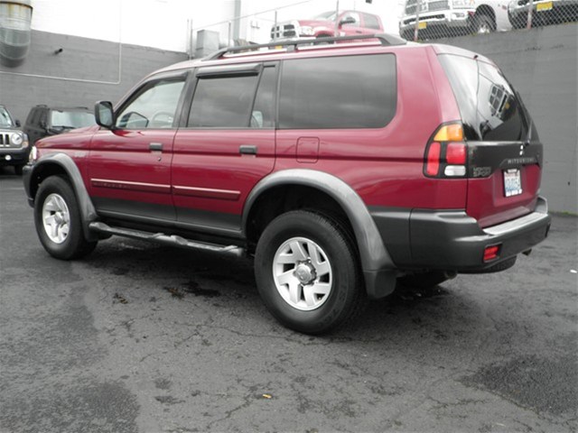 2003 Mitsubishi Montero Sport XLS