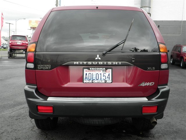 2003 Mitsubishi Montero Sport XLS