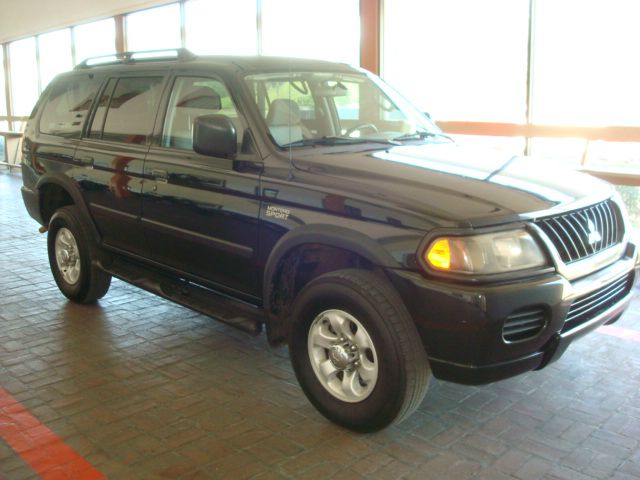 2003 Mitsubishi Montero Sport Megacab SLT, Hemi, Nerf Bars