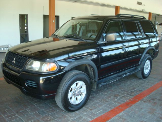 2003 Mitsubishi Montero Sport Megacab SLT, Hemi, Nerf Bars