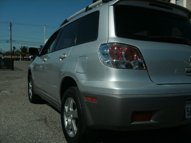 2003 Mitsubishi Outlander Reg Cab 159.5 WB C5B