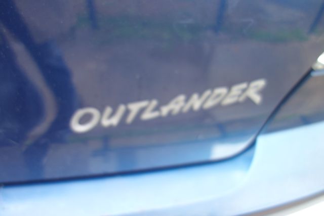 2004 Mitsubishi Outlander Reg Cab 159.5 WB C5B