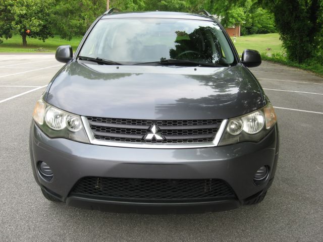 2007 Mitsubishi Outlander Megacab SLT, Hemi, Nerf Bars