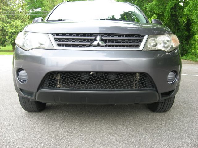 2007 Mitsubishi Outlander Megacab SLT, Hemi, Nerf Bars