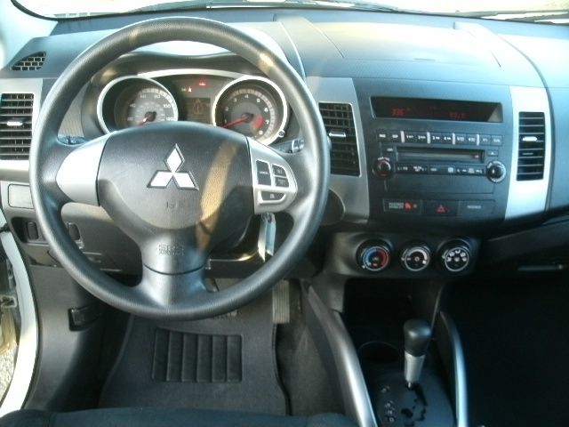 2007 Mitsubishi Outlander Megacab SLT, Hemi, Nerf Bars