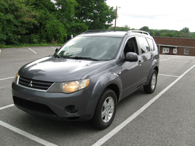 2007 Mitsubishi Outlander Megacab SLT, Hemi, Nerf Bars