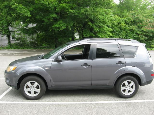 2007 Mitsubishi Outlander Megacab SLT, Hemi, Nerf Bars