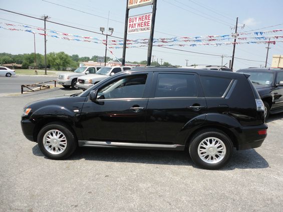 2010 Mitsubishi Outlander Megacab SLT, Hemi, Nerf Bars