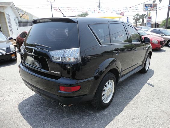 2010 Mitsubishi Outlander Megacab SLT, Hemi, Nerf Bars